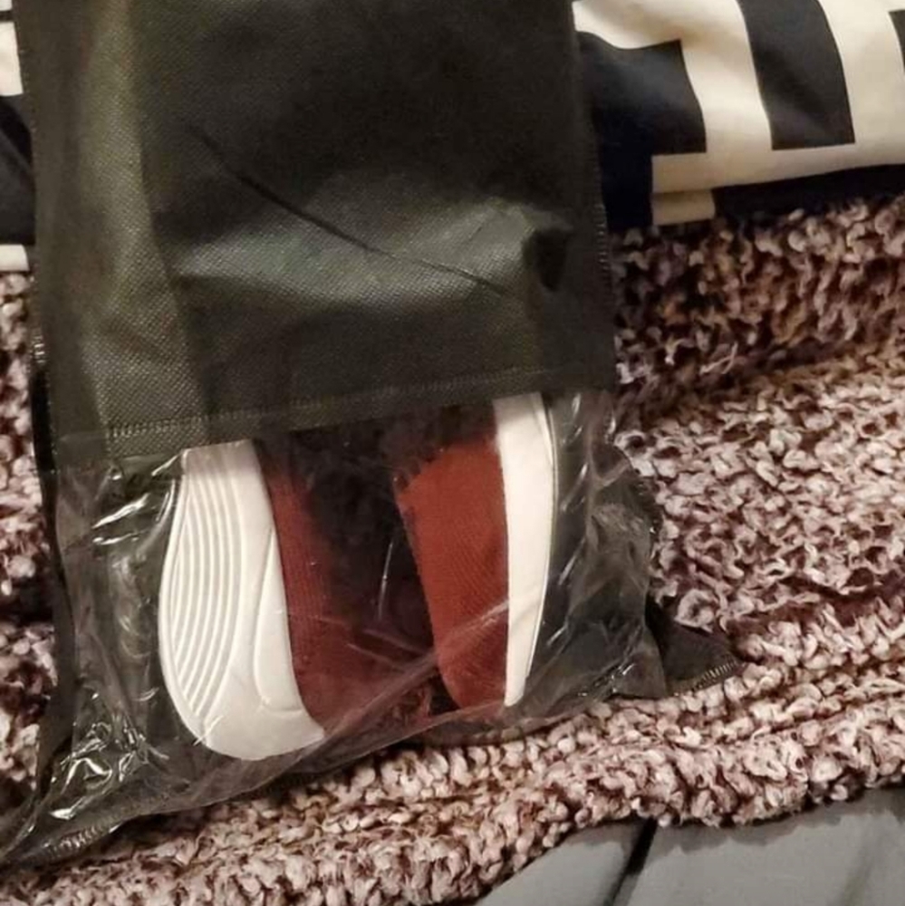Red shoes - Picture 3 of 3